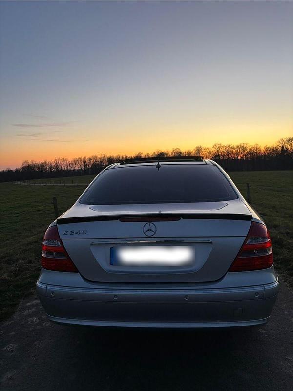 Gebraucht Mercedes E240 Avantgarde 177 PS (130 kW) 2002 Silber Limousine