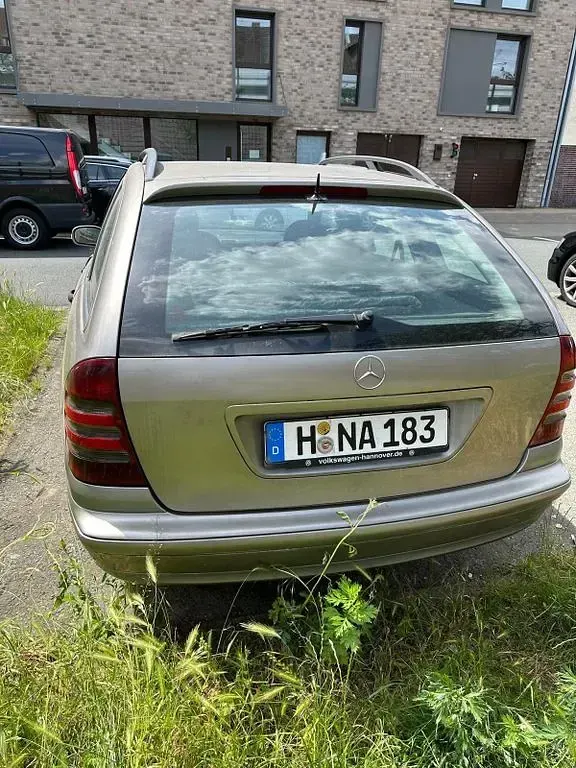 Gebraucht Mercedes C220 Classic 143 PS (105 kW) 2003 Beige Limousine
