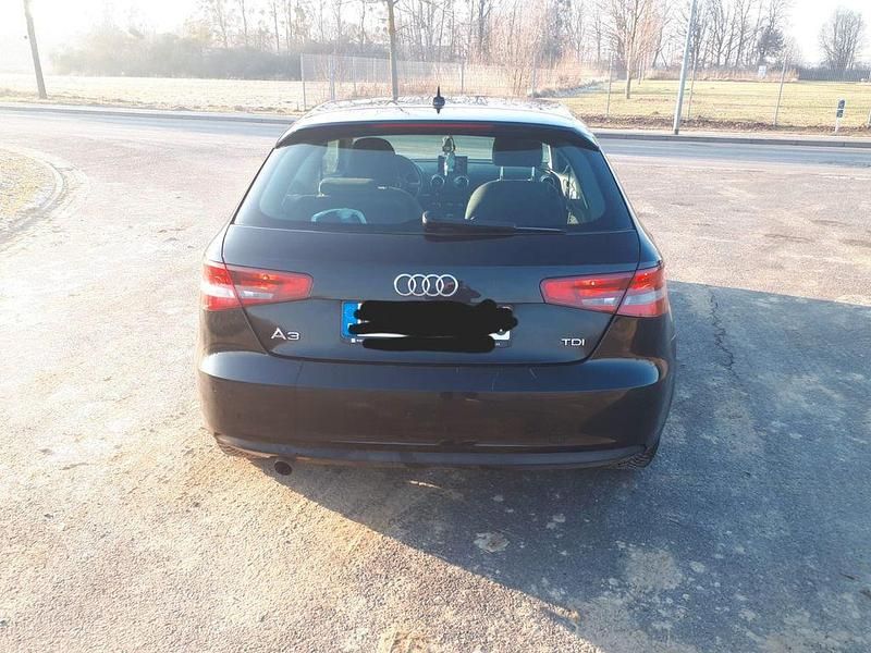Gebraucht Audi A3 Attraction 105 PS (77 kW) 2013 Schwarz Limousine