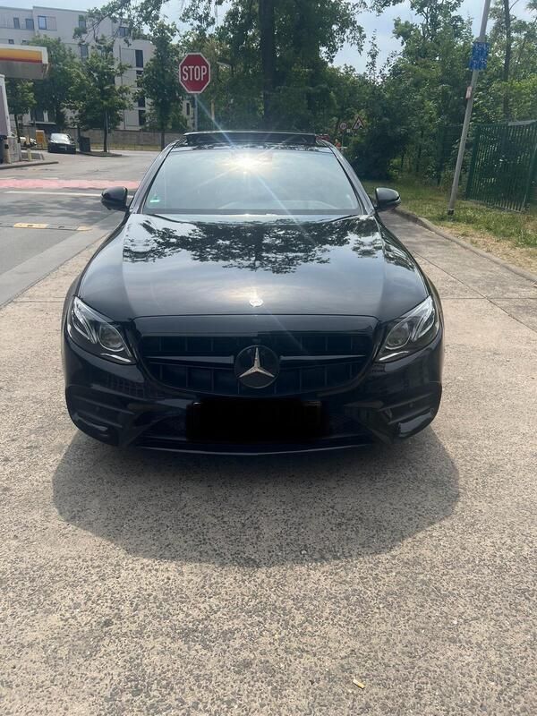 Schwarz Gebraucht 2016 Mercedes E350 AMG Limousine | 36.500 € - Bild 1/4