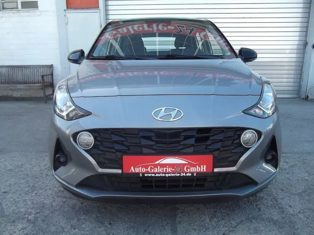 Gebraucht Hyundai i10 Trend 84 PS (61 kW) 2022 Silber Kleinwagen