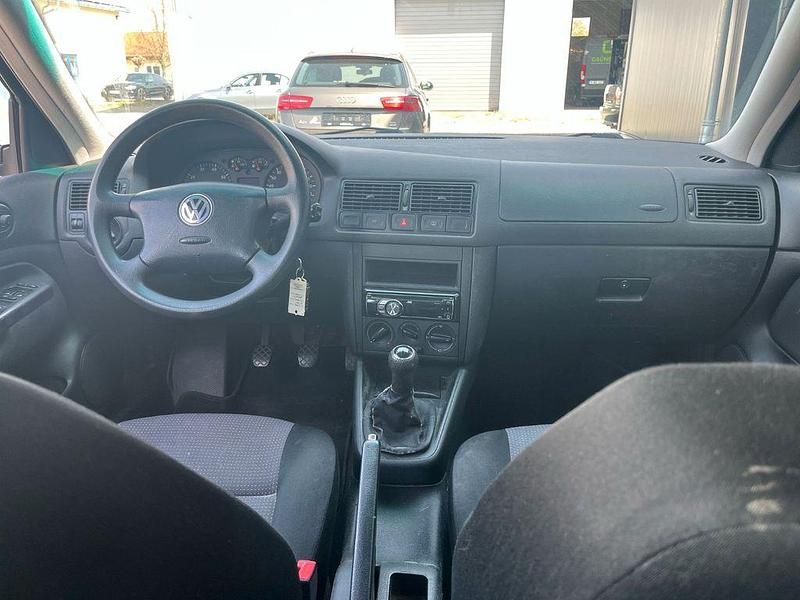 Second-hand VW Golf IV 75 CP (55 kW) 2002 Negru Berlinǎ