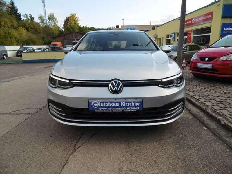 Gebraucht VW Golf VIII Life 131 PS (96 kW) 2020 Reflexsilber Limousine