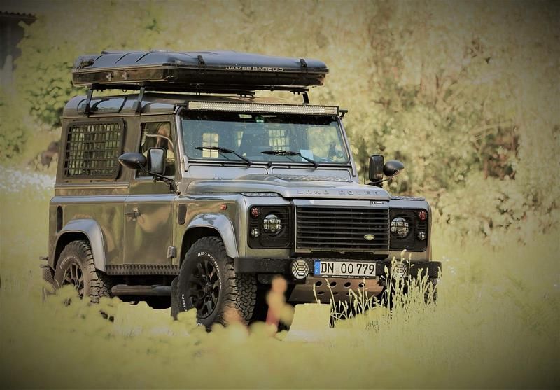 Grau Gebraucht 2008 Land Rover Defender SUV | 46.000 € - Bild 1/4