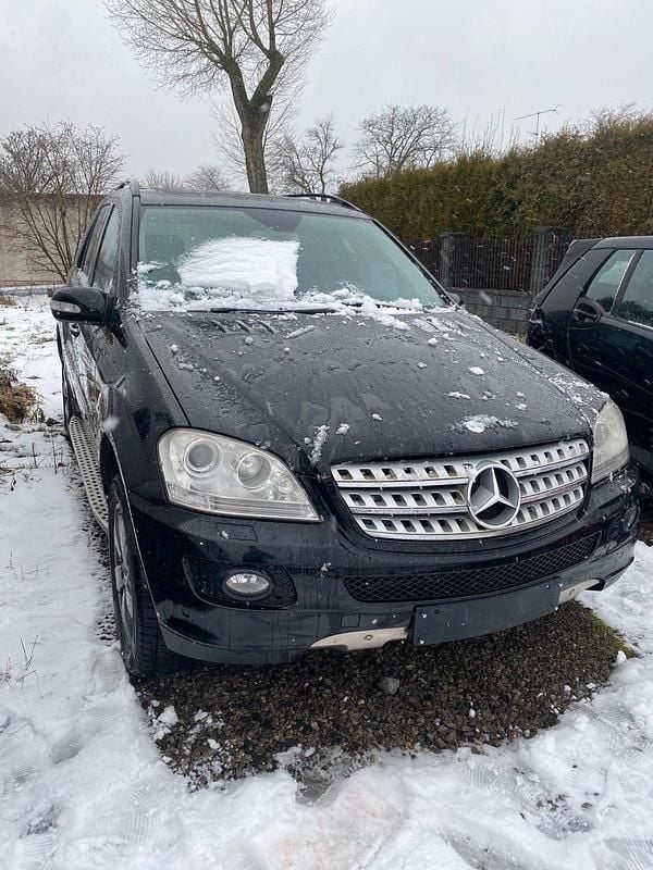 Schwarz Gebraucht 2006 Mercedes ML280 SUV | 4.990 € (Fairer Preis) - Bild 1/4