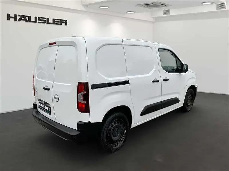 Używany Opel Combo Edition 102 KM (75 kW) 2022 Biały Minivan