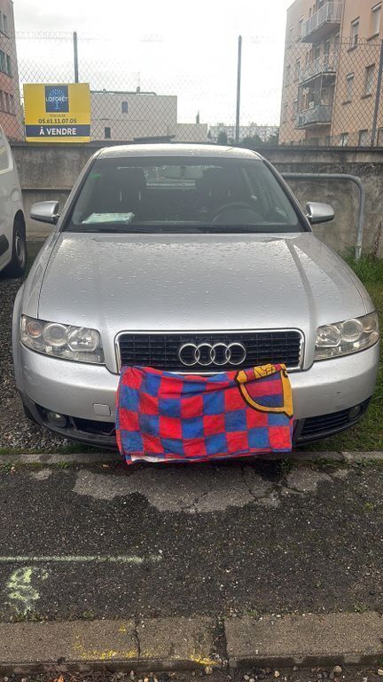 Grau Gebraucht 2004 Audi A4 Limousine | 2.000 € (Fairer Preis) - Bild 1/4