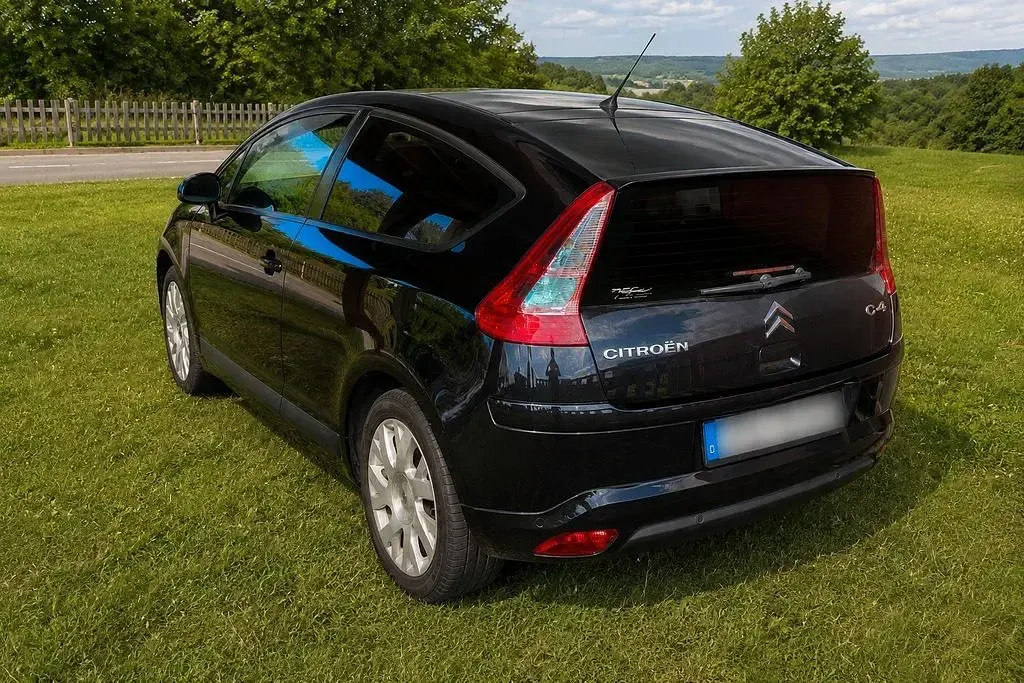 Used Citroën C4 109 HP (80 kW) 2009 Black Coupe
