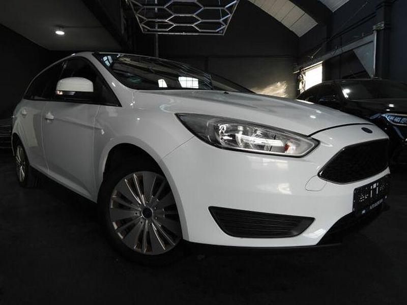 Gebraucht Ford Focus ST-Line 125 PS (91 kW) 2017 Weiß Kombi