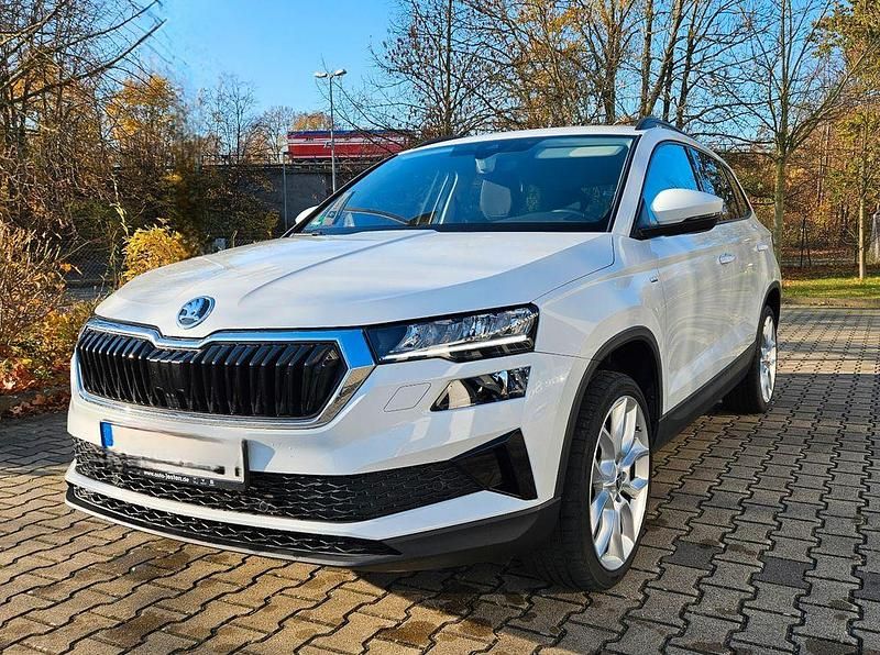 Weiß Gebraucht 2023 Skoda Karoq Tour SUV | 25.900 € (Superpreis) - Bild 1/4