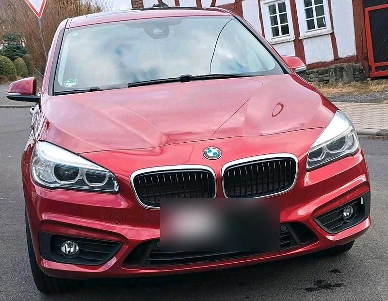 Gebraucht BMW 220 Advantage 190 PS (139 kW) 2016 Rot Van / Kleinbus