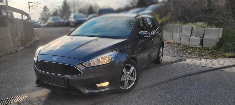 Grau Gebraucht 2015 Ford Focus Trend Kombi | 4.700 € (Guter Preis) - Bild 1/4