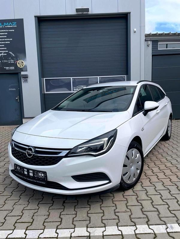 Weiß Gebraucht 2019 Opel Astra Kombi | 8.599 € (Fairer Preis) - Bild 1/4