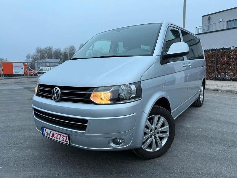 Second-hand VW Multivan Highline 140 CP (102 kW) 2014 Argintiu Monovolum