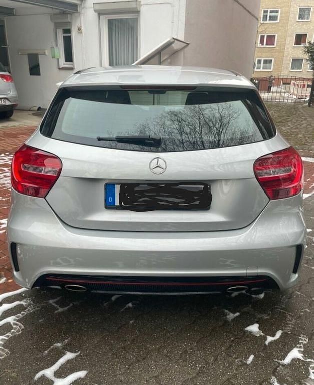 Gebraucht Mercedes A180 122 PS (89 kW) 2013 Silber Limousine