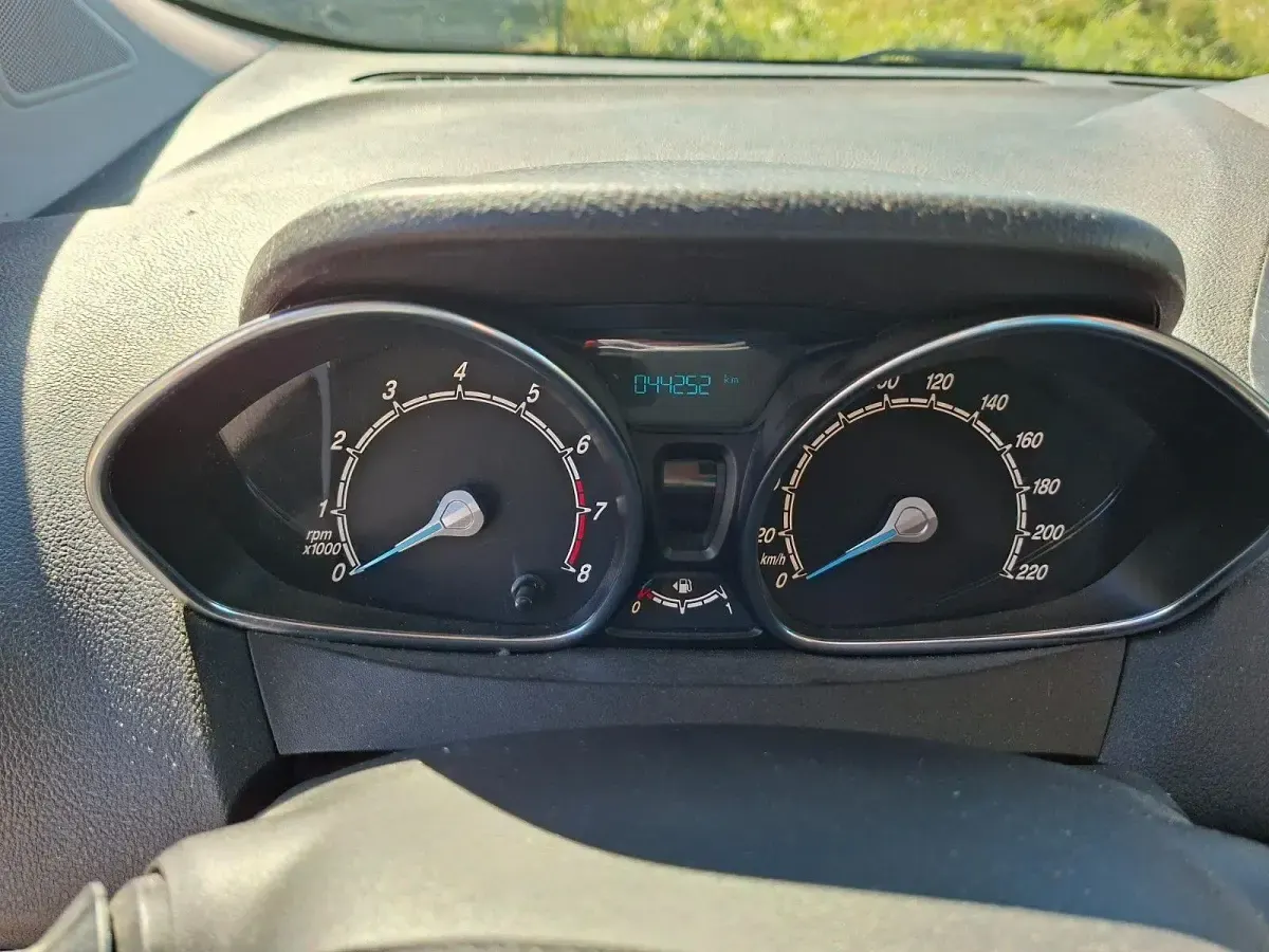 Gebraucht Ford Tourneo Courier Titanium 101 PS (74 kW) 2018 Silber Van / Kleinbus