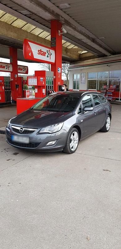 Second-hand Opel Astra 140 CP (102 kW) 2011 Gri Break