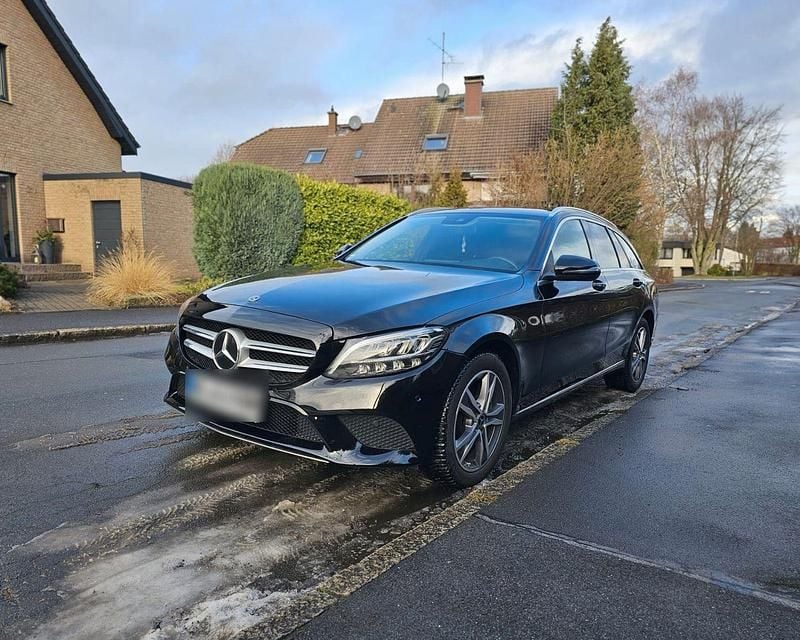 Schwarz Gebraucht 2019 Mercedes C300 Kombi | 17.999 € (Guter Preis) - Bild 1/4