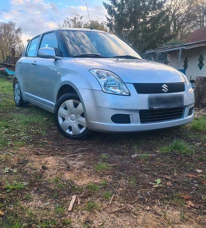 Silber Gebraucht 2008 Suzuki Swift Limousine | 2.859 € (Fairer Preis) - Bild 1/4