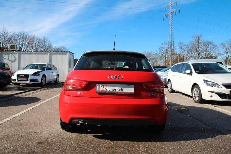 Gebraucht Audi A1 Sportback Attraction 90 PS (66 kW) 2013 Rot Kleinwagen