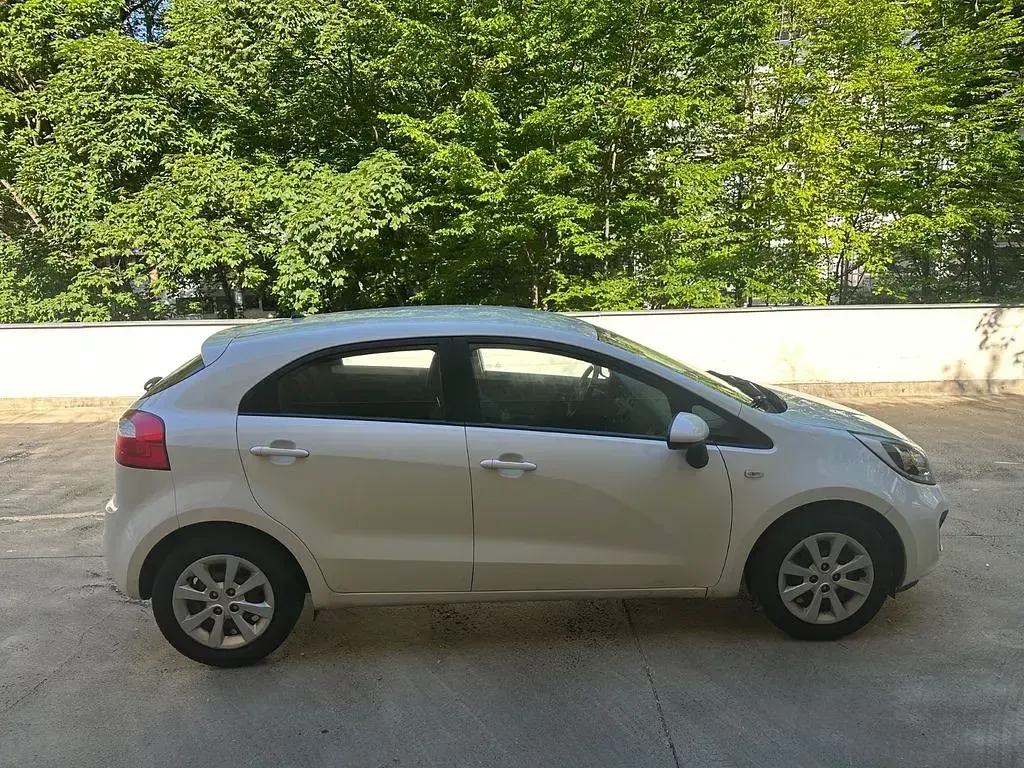Gebraucht Kia Rio 75 PS (55 kW) 2015 Weiß Limousine