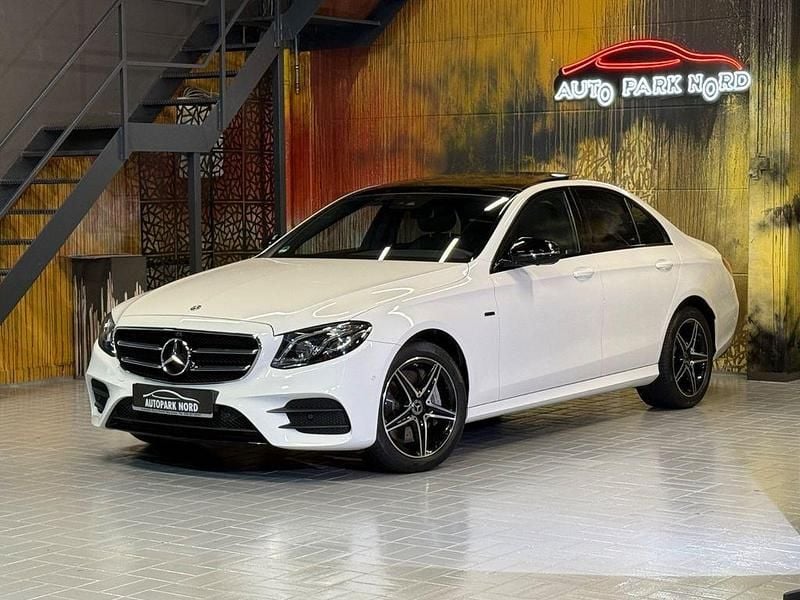 Weiß Gebraucht 2019 Mercedes E300 AMG line Limousine | 31.900 € (Guter Preis) - Bild 1/4