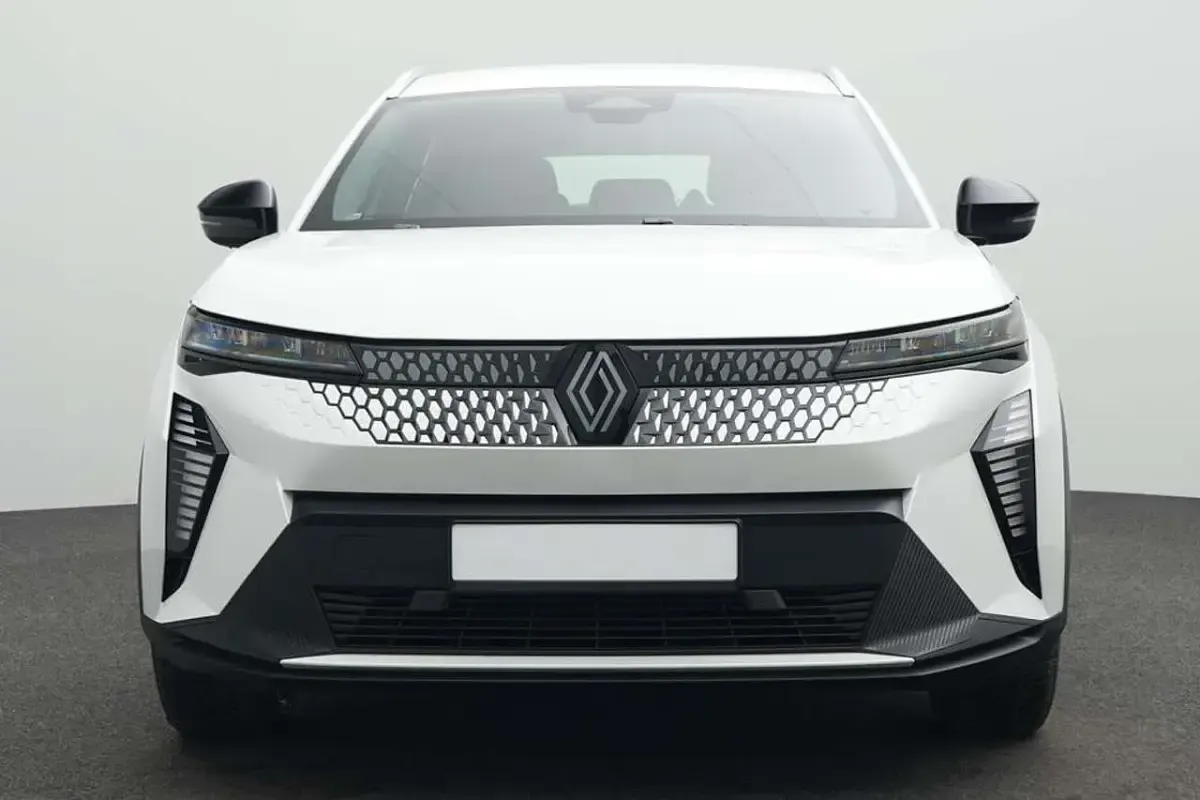 Używany Renault Scenic E-Tech Evolution 125 kW (170 KM) 2025 Biały SUV