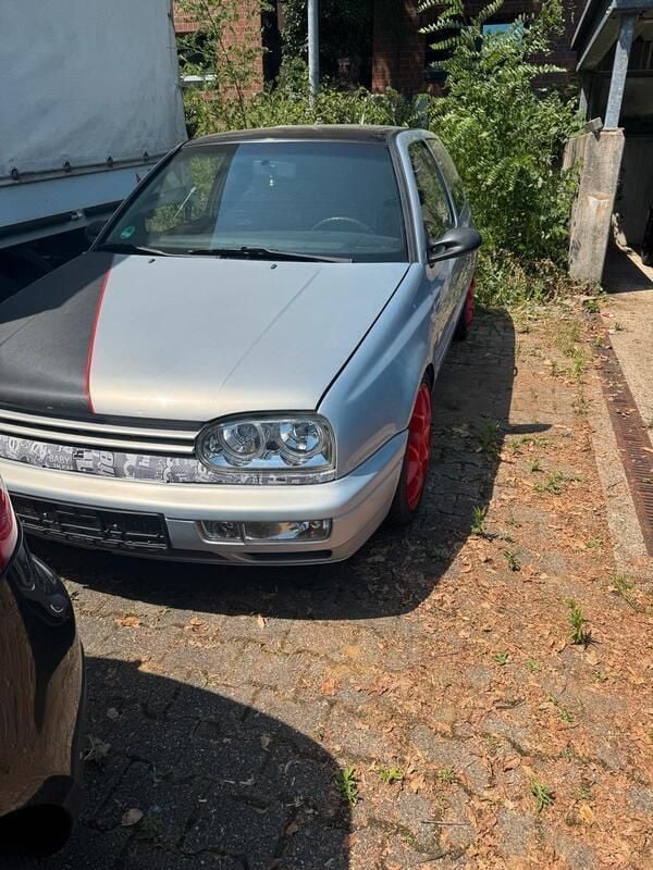 Silber Gebraucht 1998 VW Golf IV Kleinwagen | 950 € (Superpreis) - Bild 1/4