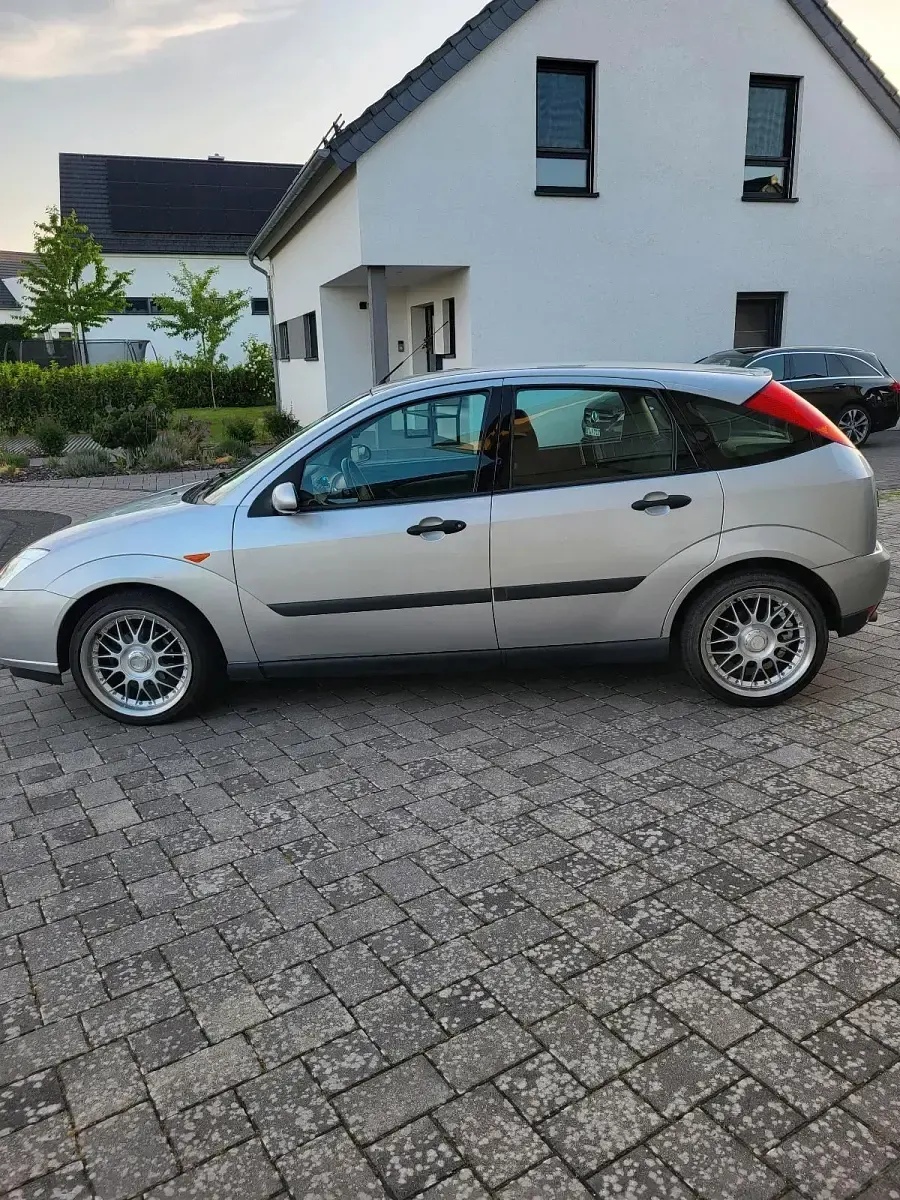 Gebraucht Ford Focus 131 PS (96 kW) 1999 Silber Kleinwagen