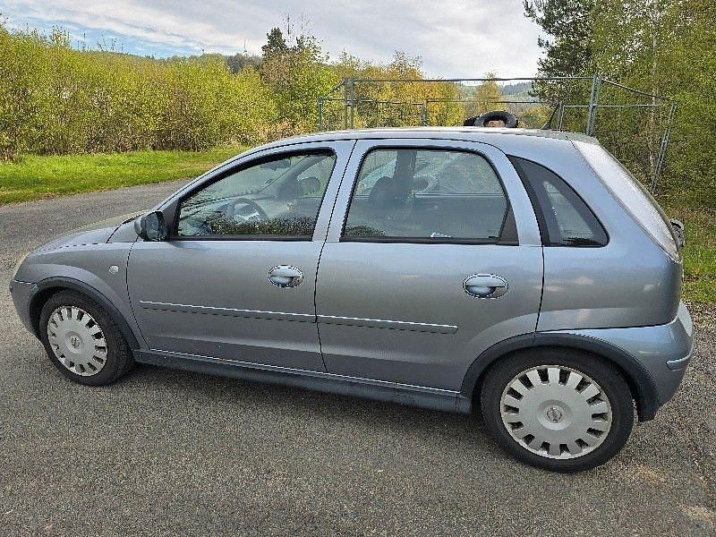Gebraucht Opel Corsa Edition 80 PS (58 kW) 2006 Silber Kleinwagen
