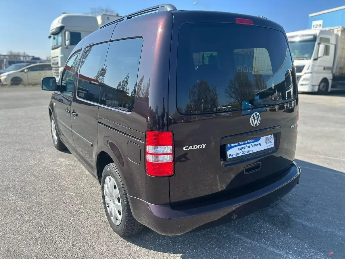 Gebraucht VW Caddy 109 PS (80 kW) 2011 Violet Van / Kleinbus