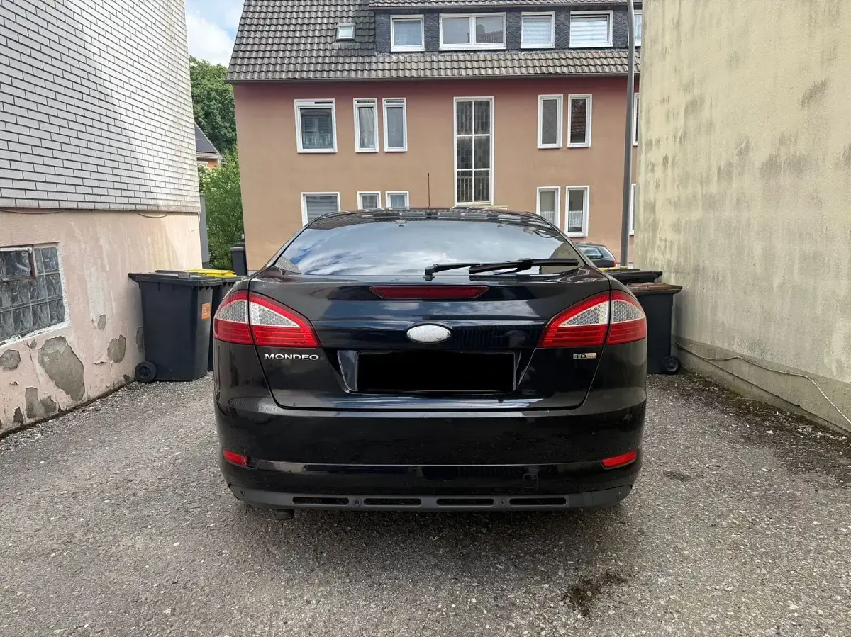 Gebraucht Ford Mondeo 140 PS (102 kW) 2010 Schwarz Limousine