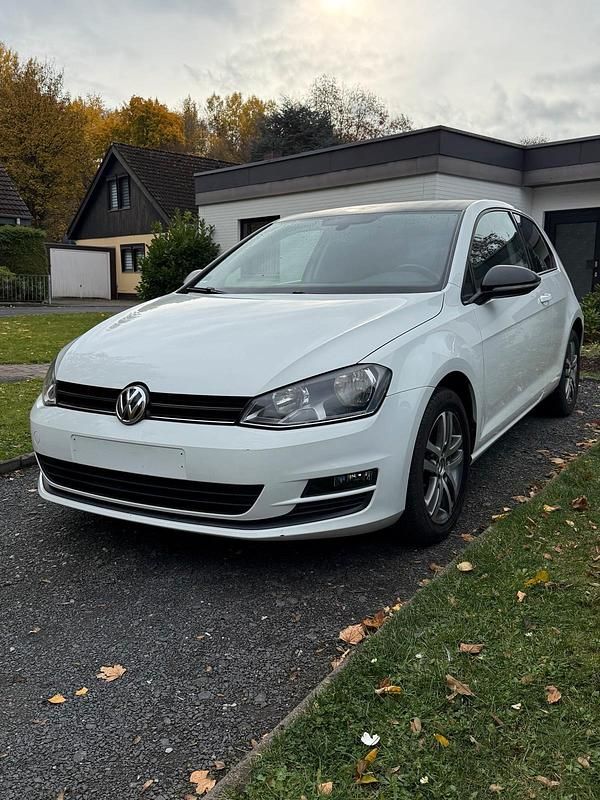 Weiß Gebraucht 2014 VW Golf Comfortline Coupé | 6.200 € (Guter Preis) - Bild 1/4