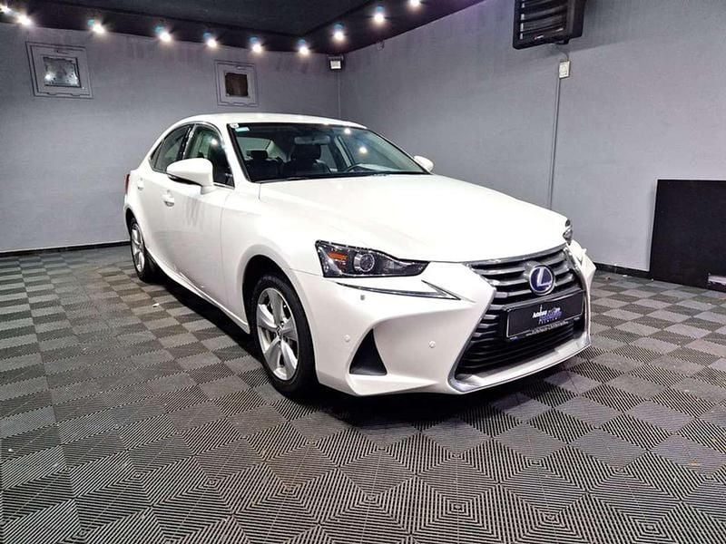 Gebraucht Lexus IS300 223 PS (164 kW) 2019 Sonic white Limousine