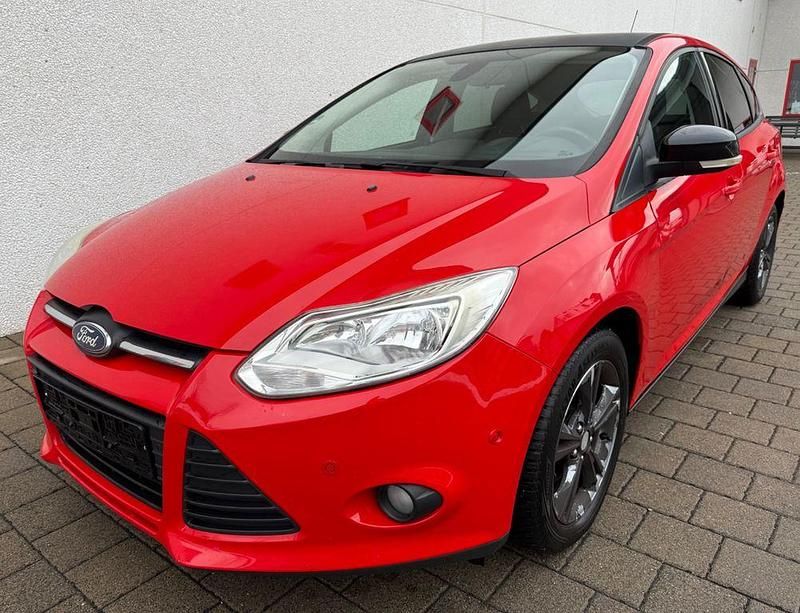 Rot Gebraucht 2013 Ford Focus Limousine | 3.790 € (Guter Preis) - Bild 1/4