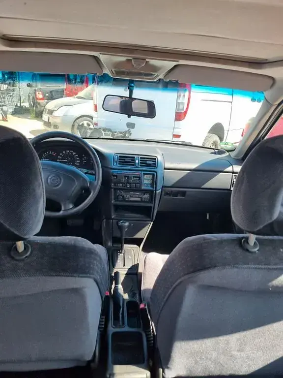 Gebraucht Opel Vectra 90 PS (66 kW) 1995 Weiß Limousine