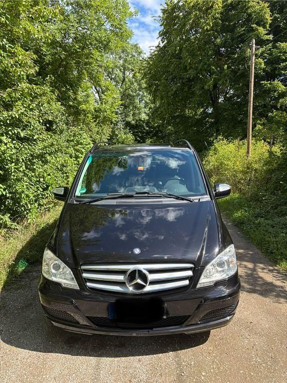 Schwarz Gebraucht 2010 Mercedes Viano Van / Kleinbus | 17.800 € (Fairer Preis) - Bild 1/4