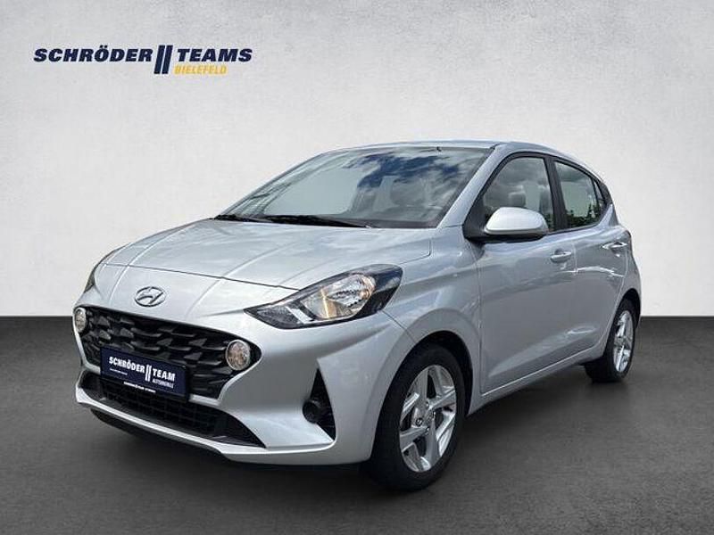 Silber Gebraucht 2023 Hyundai i10 Trend Kleinwagen | 14.590 € (Fairer Preis) - Bild 1/4