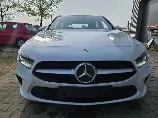 Gebraucht Mercedes A160 Edition 110 PS (80 kW) 2021 Weiss Limousine