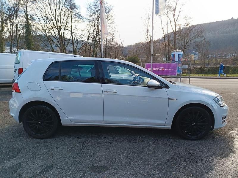 Gebraucht VW Golf VII LOUNGE 150 PS (110 kW) 2015 Pure white Limousine