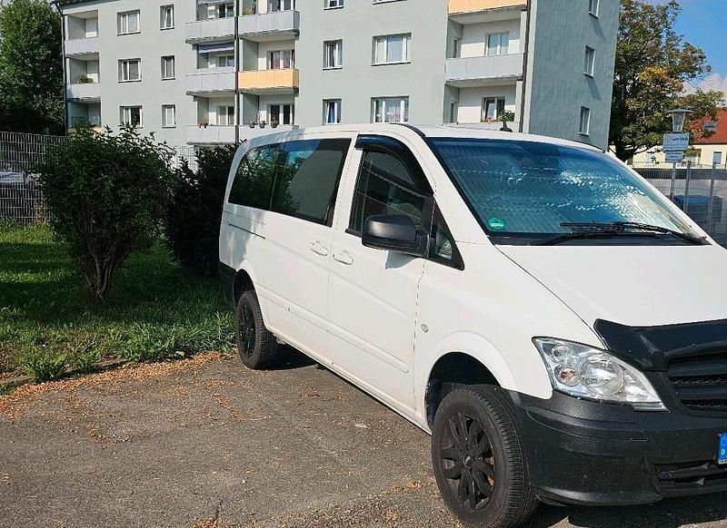 Weiß Gebraucht 2014 Mercedes Vito Van / Kleinbus | 14.000 € - Bild 1/4
