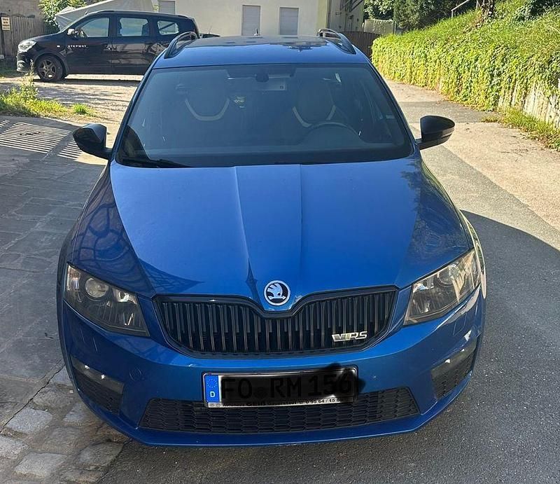 Blau Gebraucht 2015 Skoda Octavia RS Kombi | 11.700 € (Guter Preis) - Bild 1/4