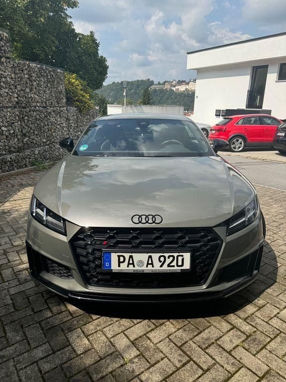 Grau Gebraucht 2022 Audi TTS Sport Coupé | 43.500 € (Fairer Preis) - Bild 1/4