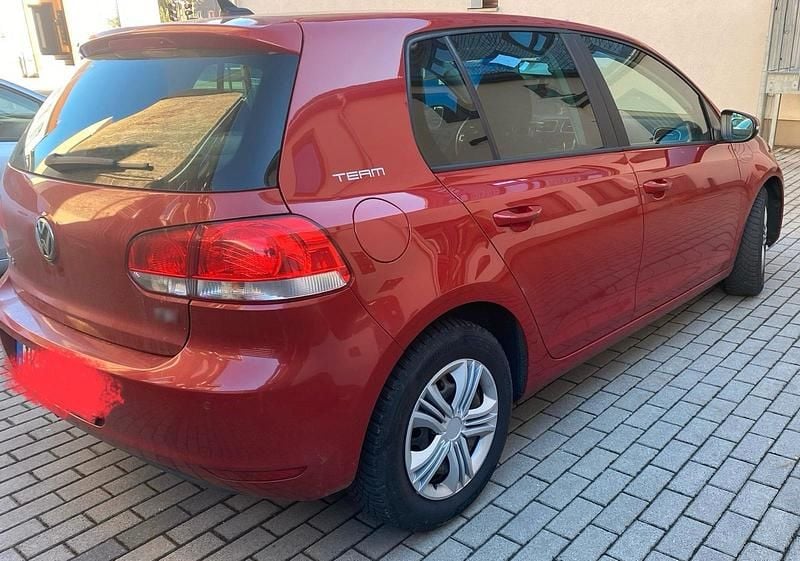 Gebraucht VW Golf VI 122 PS (89 kW) 2010 Rot Kleinwagen