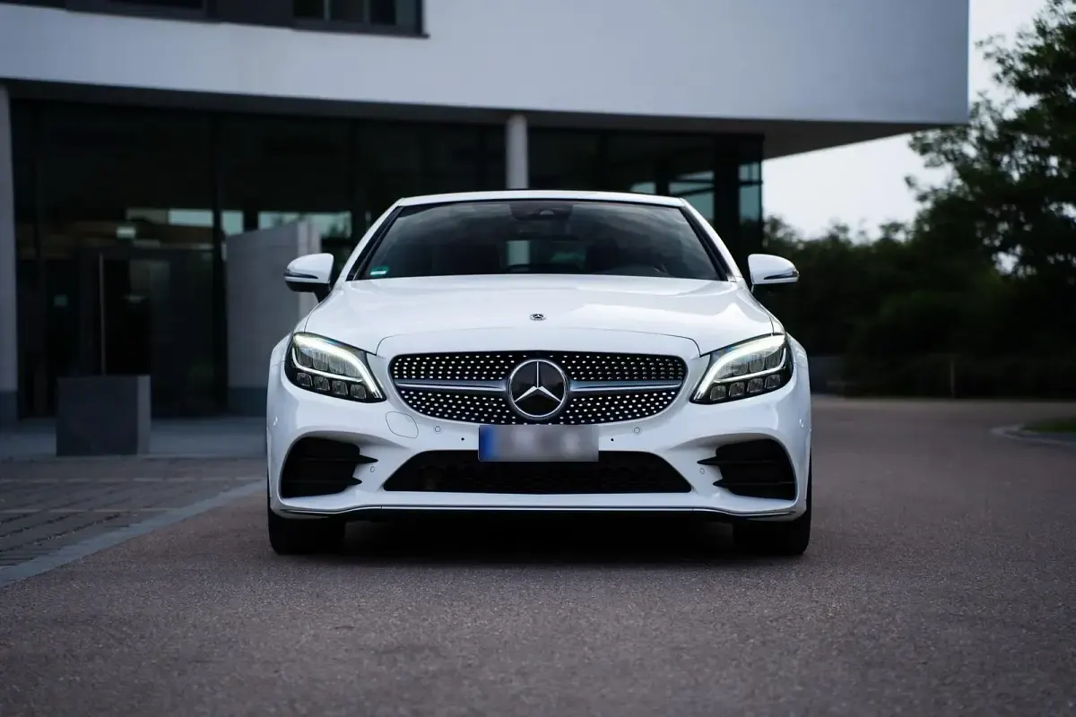Gebraucht Mercedes C220 194 PS (142 kW) 2019 Weiß Cabrio