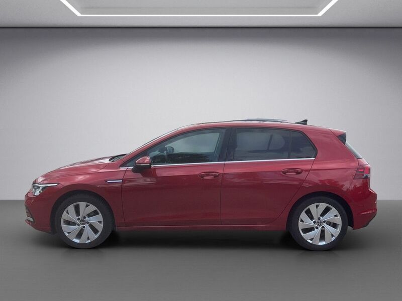 Gebraucht VW Golf VIII Style 150 PS (110 kW) 2022 Rot / kings red (metallic) Limousine