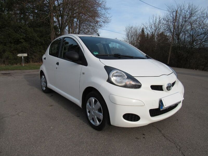 Weiß Gebraucht 2009 Toyota Aygo Basis Kleinwagen | 1.499 € (Etwas zu teuer) - Bild 1/4