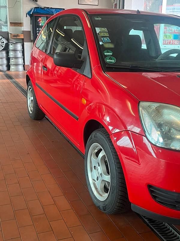 Gebraucht Ford Fiesta 60 PS (44 kW) 2005 Rot Kleinwagen
