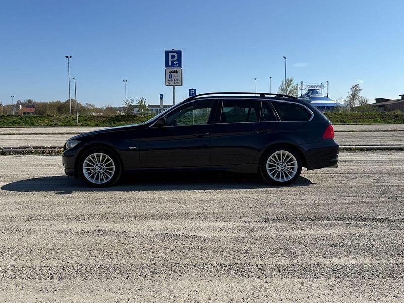Second-hand BMW 330 245 CP (180 kW) 2009 Albastru Break
