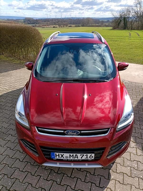 Gebraucht Ford Kuga Titanium 180 PS (132 kW) 2016 Rot SUV